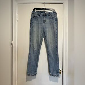 DKNY JEANS Sz:10  High Rise Straight Leg Light Wash Rear Zipper Pocket Jeans.